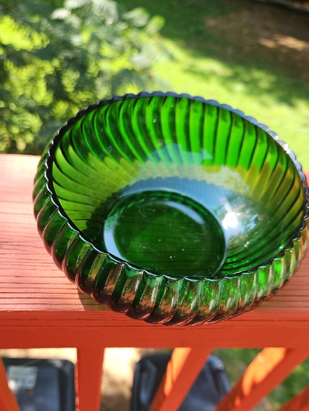 Vintage Retro Anchor Hocking Retro Emerald Green Ribbed Swirled Glass Bowl